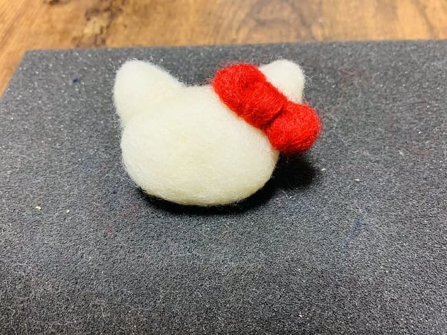 羊毛フェルトのキティちゃんの作り方