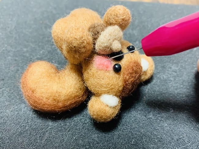羊毛フェルトのリスの作り方